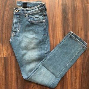 $20 off! H&M med wash Skinny Jeans size 33x32